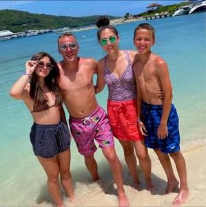 Meet your Posher, Niki